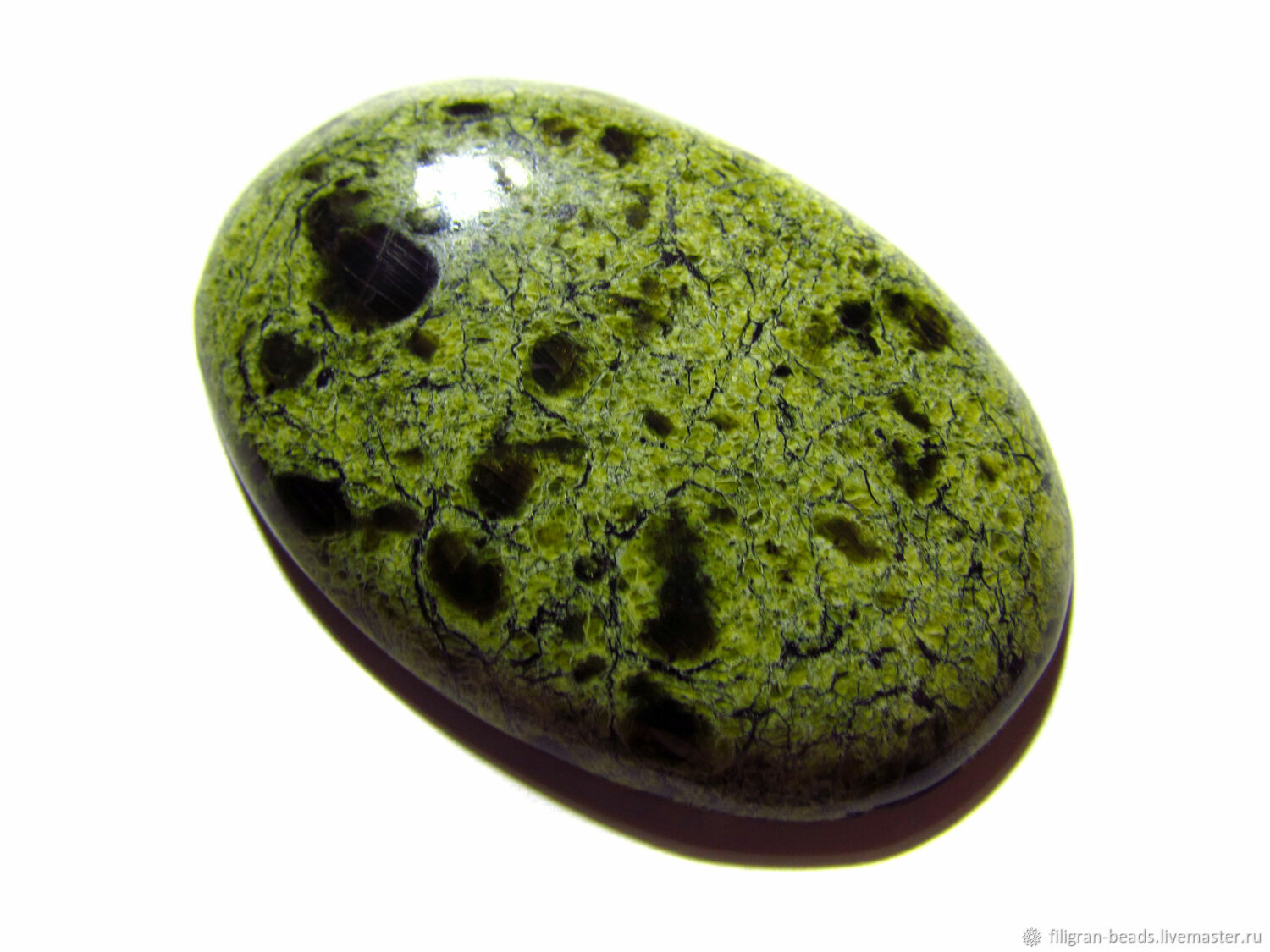 Серпентин Серпентин - Магический кристалл