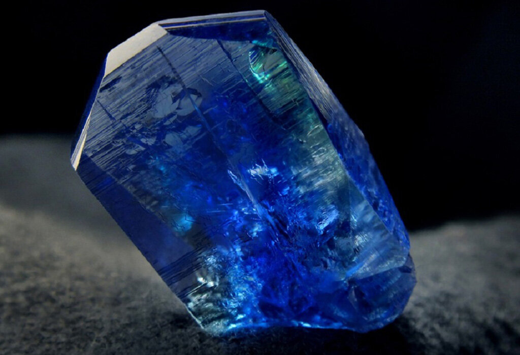 Танзанит Танзанит - Магический кристалл